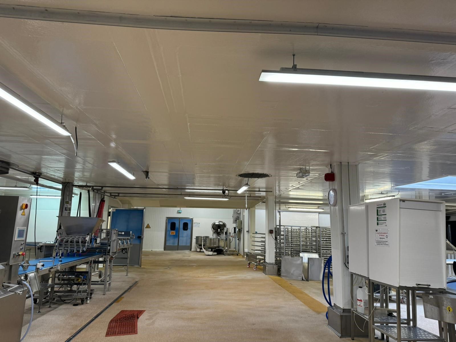 Réfection de salles de préparation dans une usine spécialisée dans la fabrication de produits surgelés élaborés dans l'agglomération de Quimper.